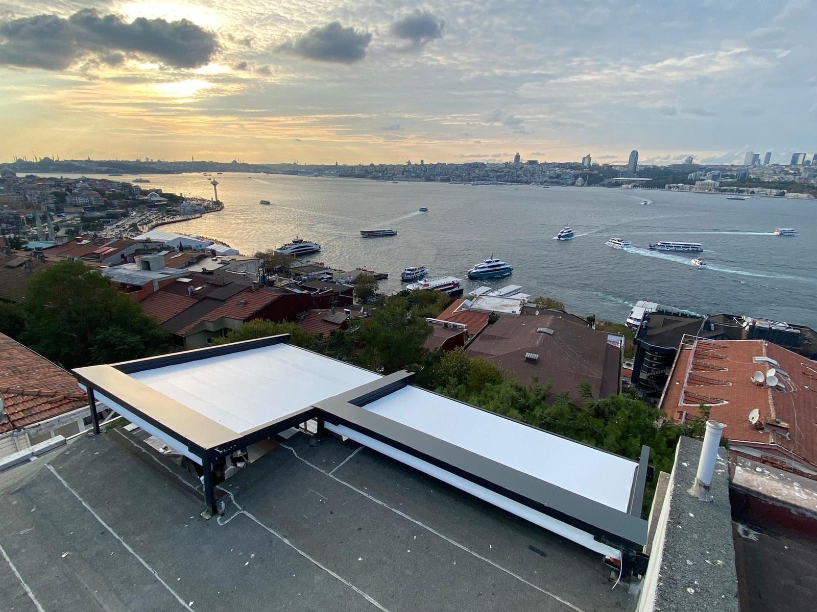 Boğaz manzaralı çatı katı